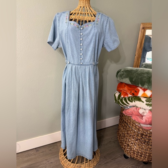 Erika Vintage Women’s Medium 100% Cotton Light Denim Embroidered Maxi Dress - Picture 2 of 8